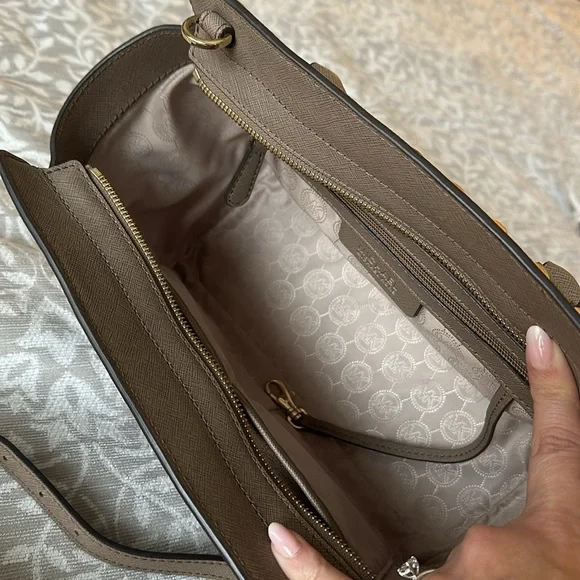 Michael Kors Selma Studded - Picture 5 of 6